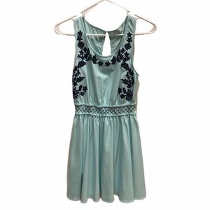 Jun&Ivy embroidered dress